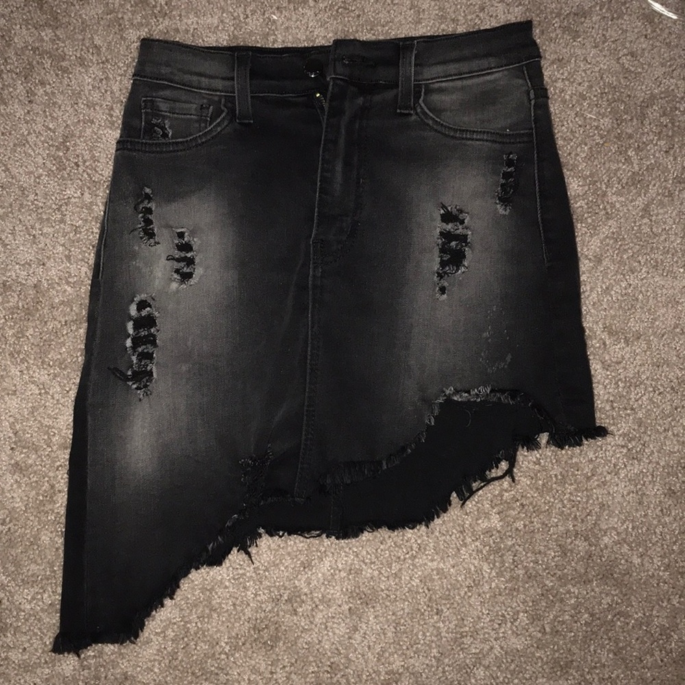 🚨SALE🚨 Black acid washed distressed skirt